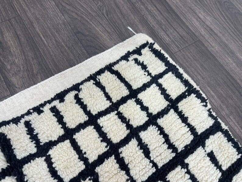 Traditional handmade Berber rug 250cm x 150cm