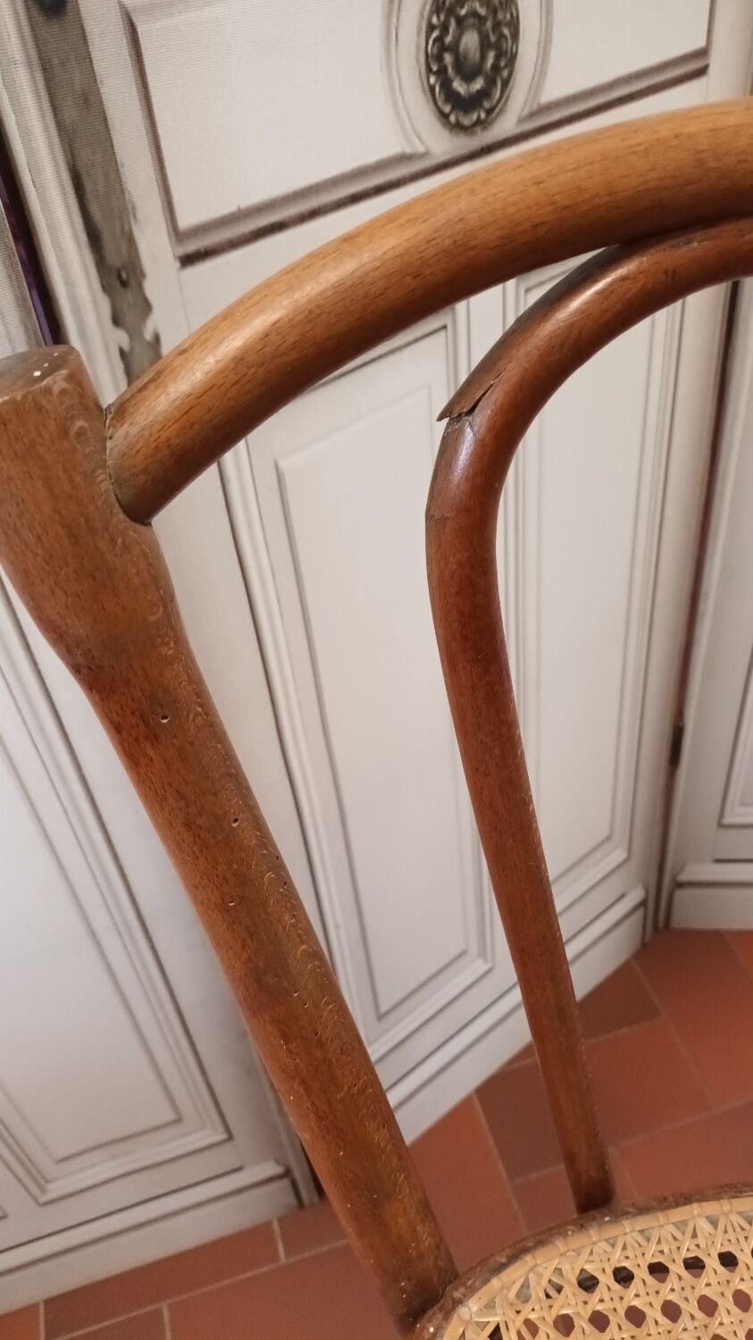 Curved wood bistro chair