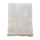 Moroccan Berber carpet blessed ouarain ecru plain with engraved diamonds 300x207cm