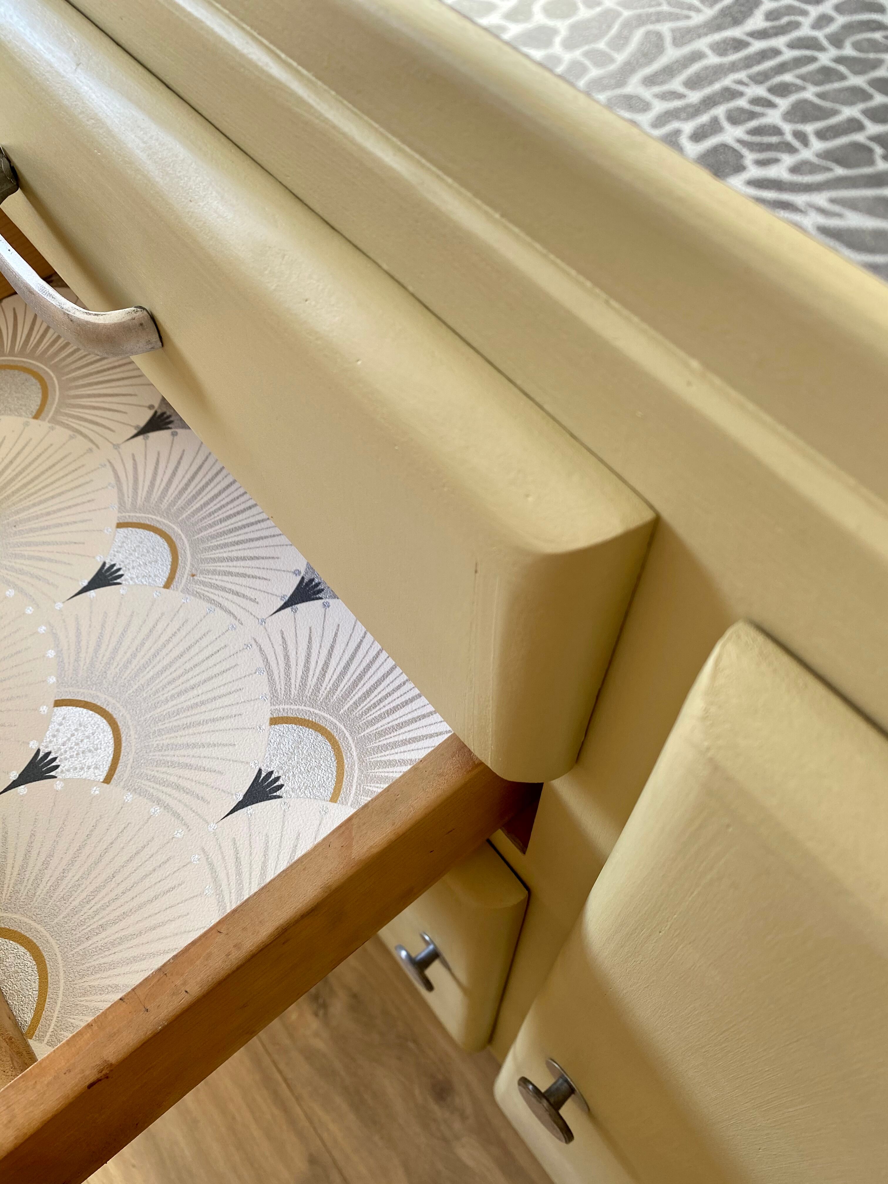 Buffet Mado vintage soft yellow and gray