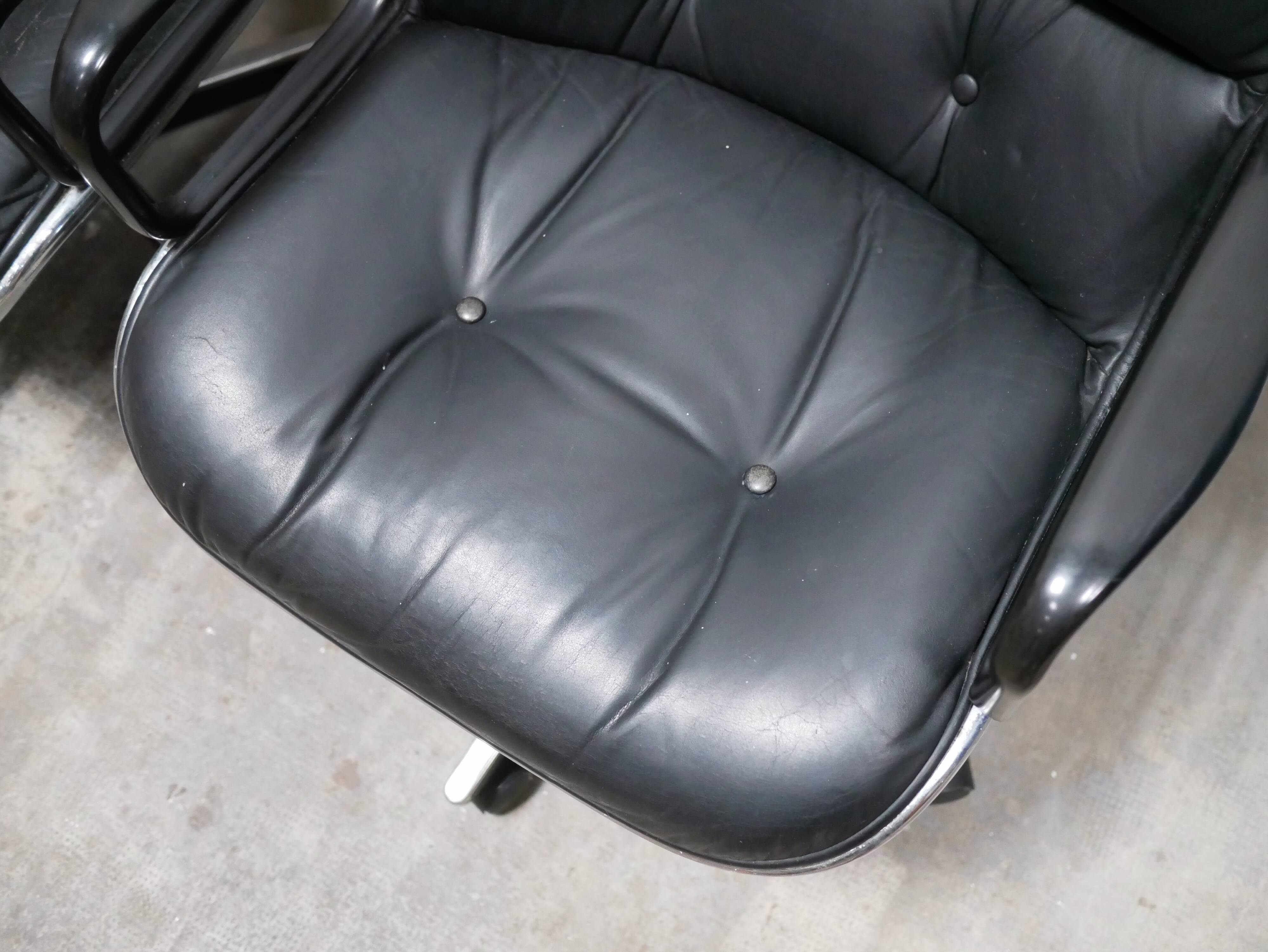 Black leather armchair by Charles Pollock for Knoll International