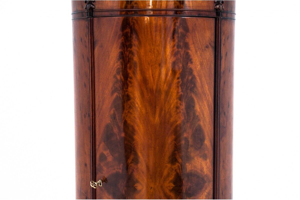 Biedermeier pillar chest of drawers, Northern Europe, around 1850.