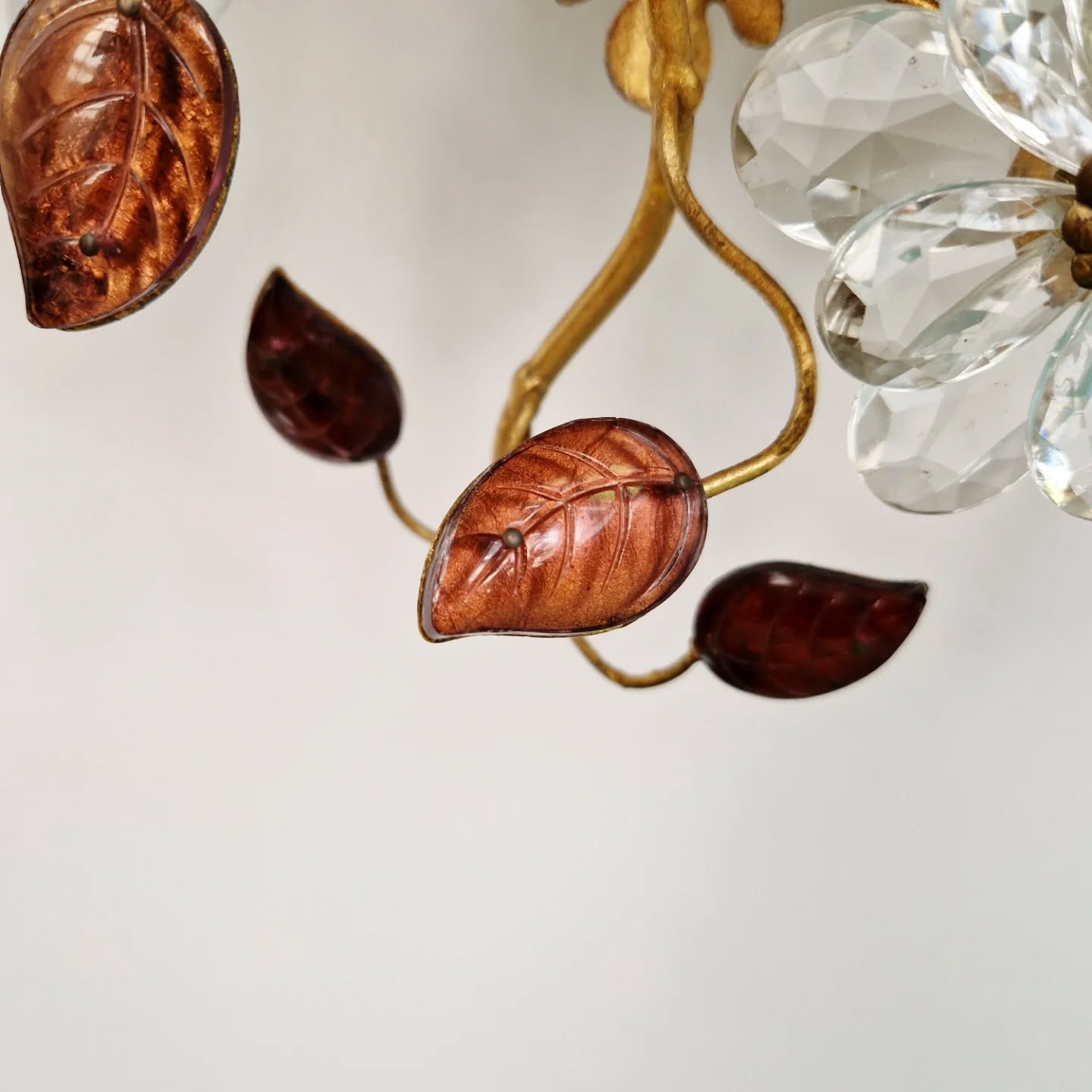 Large floral ceiling light in gilded metal and crystal, Banci Firenze, 1970.