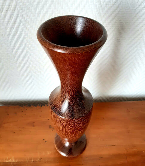 Design wooden soliflore vase