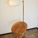 Une lampe sur pied avec une table d'appoint, années 1940.