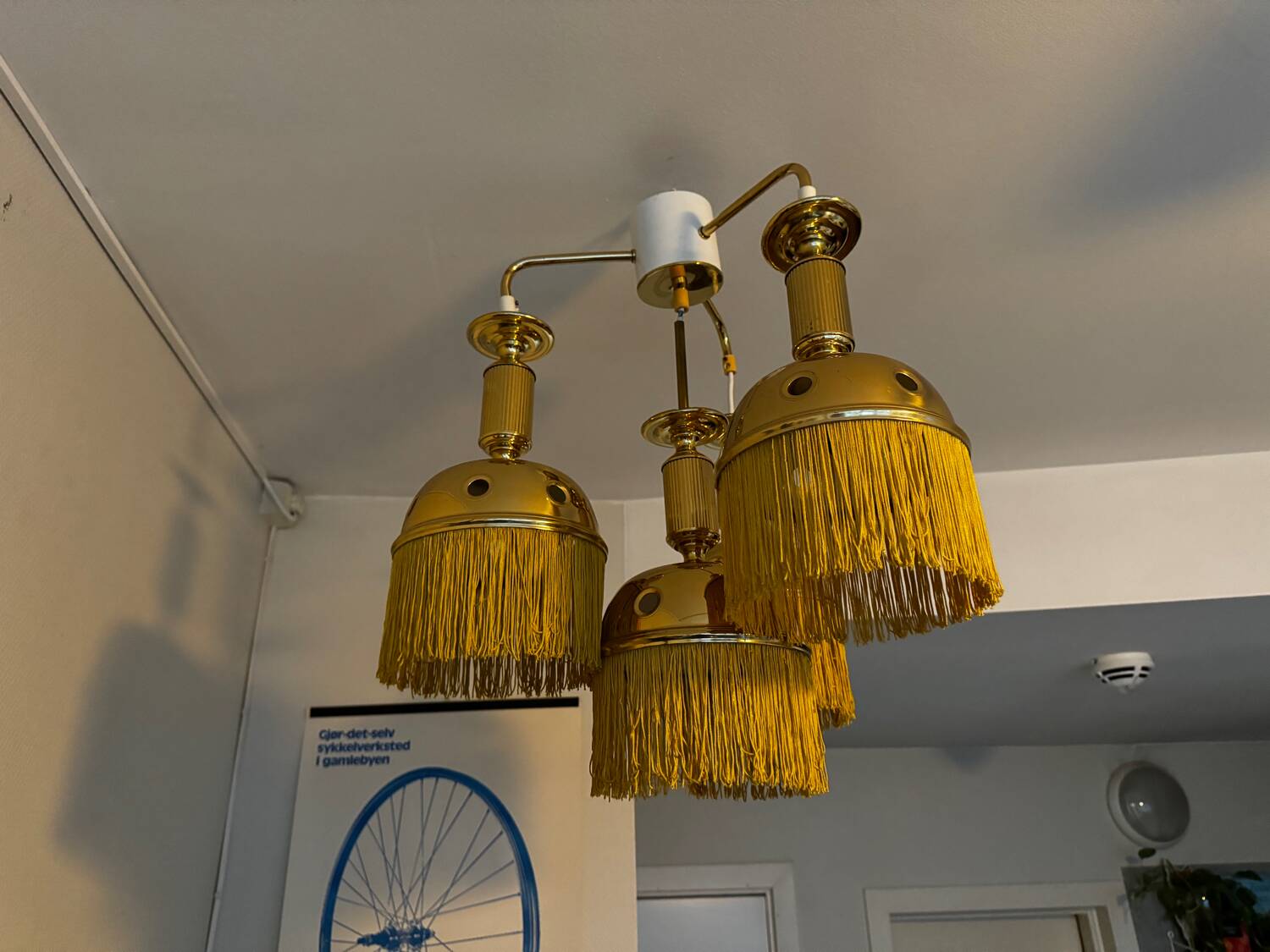 Lustre 3 feux en laiton doré par Sölken, années 1970