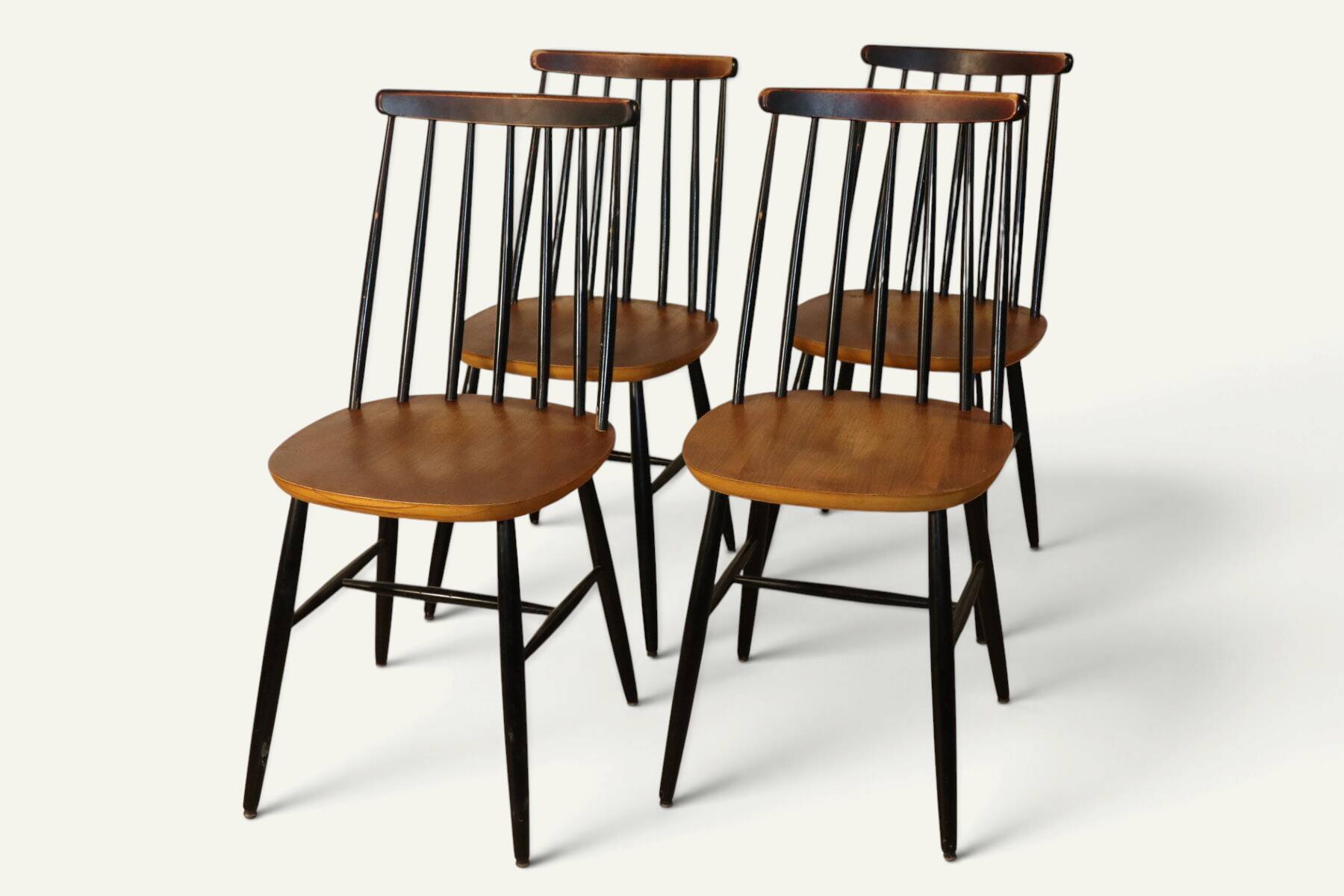 Set of 4 vintage wooden chairs, 1960s