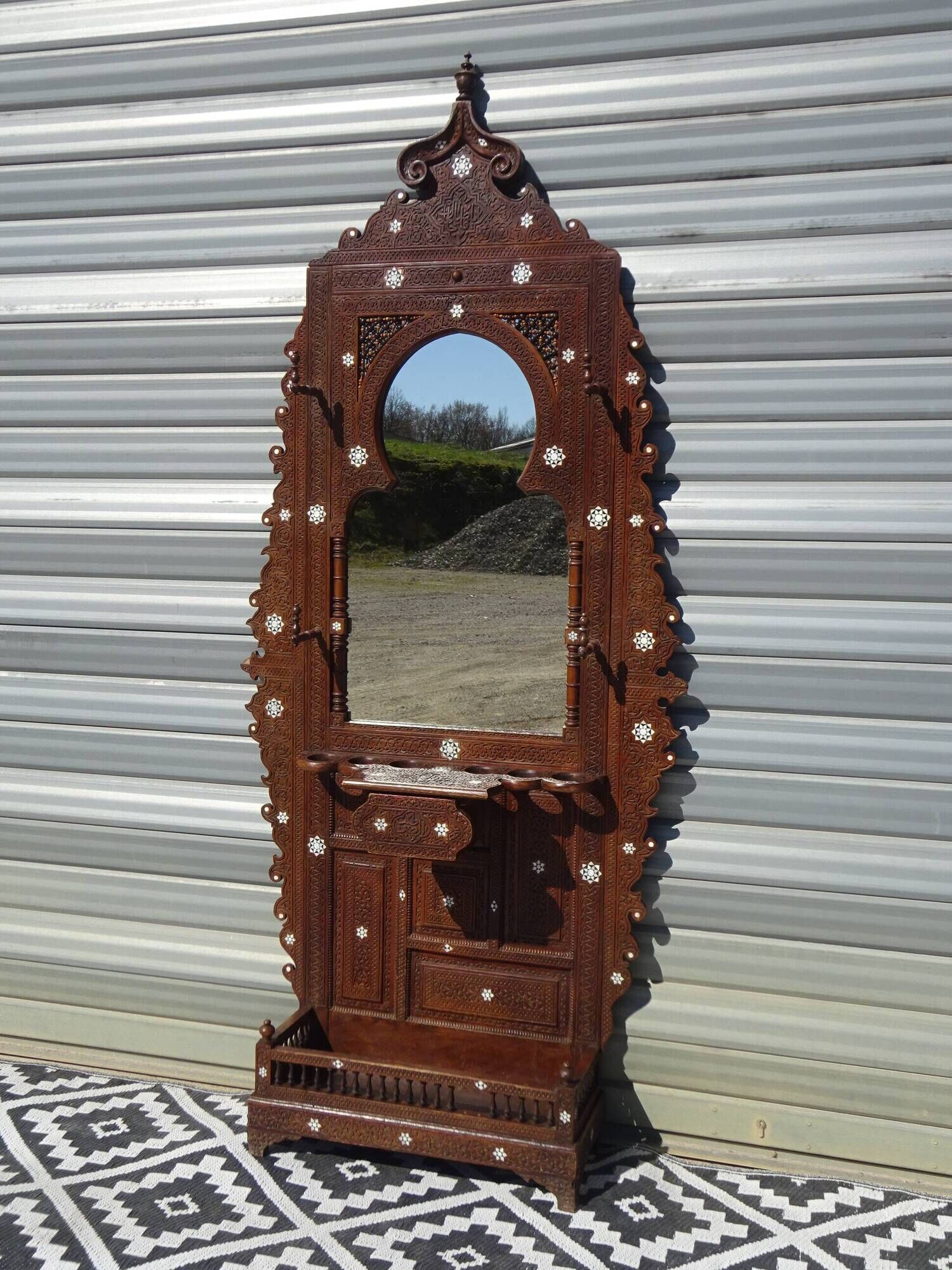 Old Syrian entrance furniture