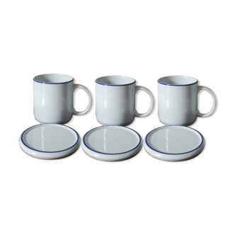 3 mugs and thei plate