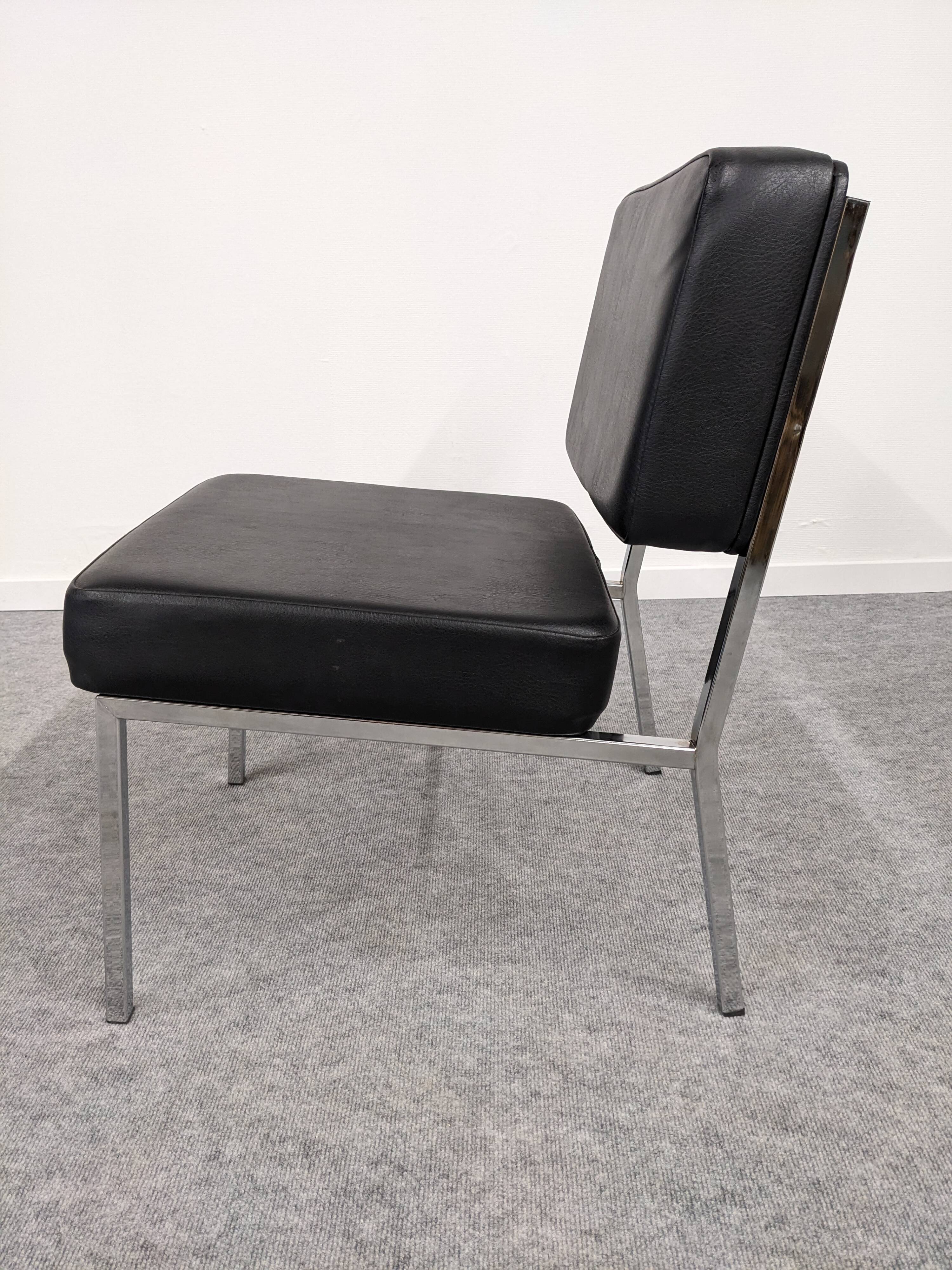 Série de 4 chauffeuses modernistes, années 70-80