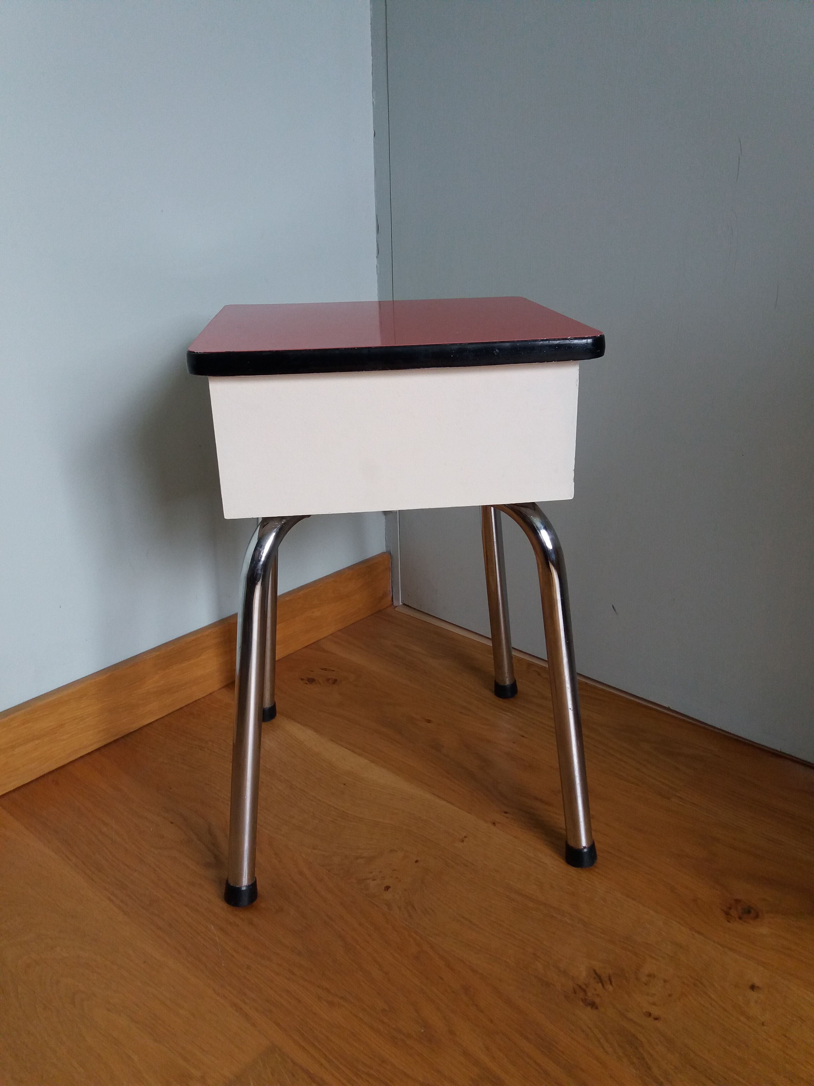 Stool shoeshine chest in formica and chromed metal