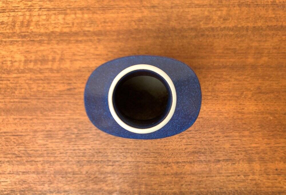 Danish mid-century porcelain vase from the Baca line with bird motif by Nils Thorsson for Aluminia Royal Copenhagen, 1960s.