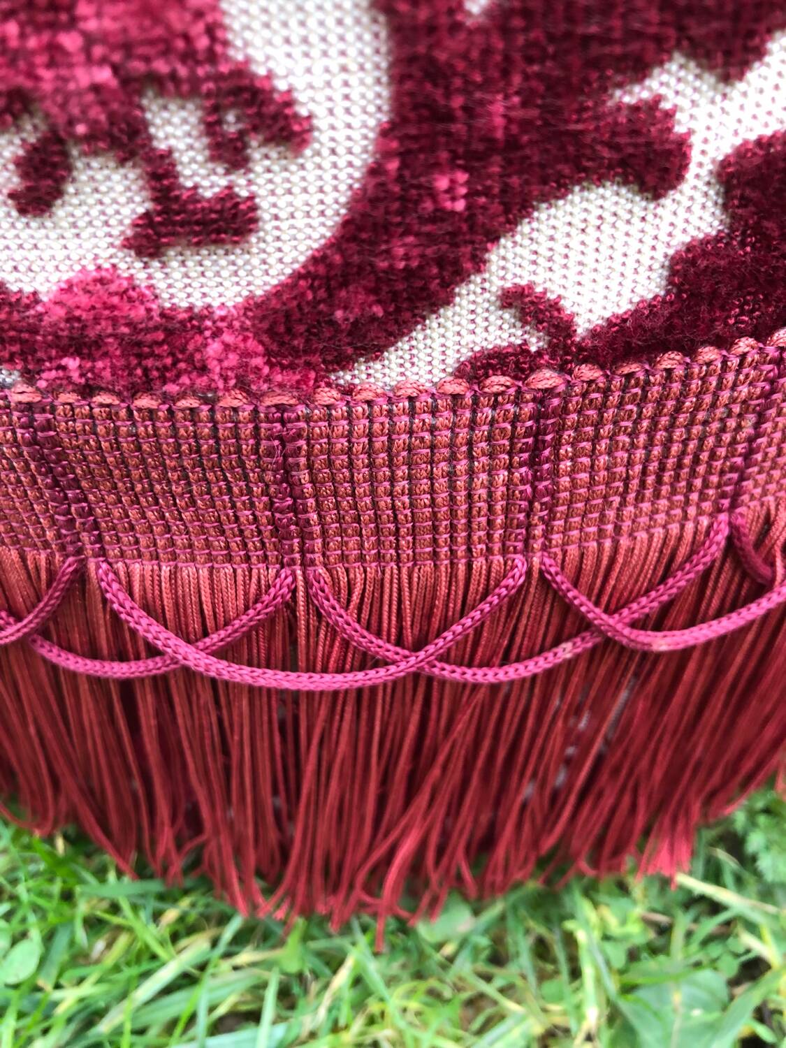 Fringed velvet pouf