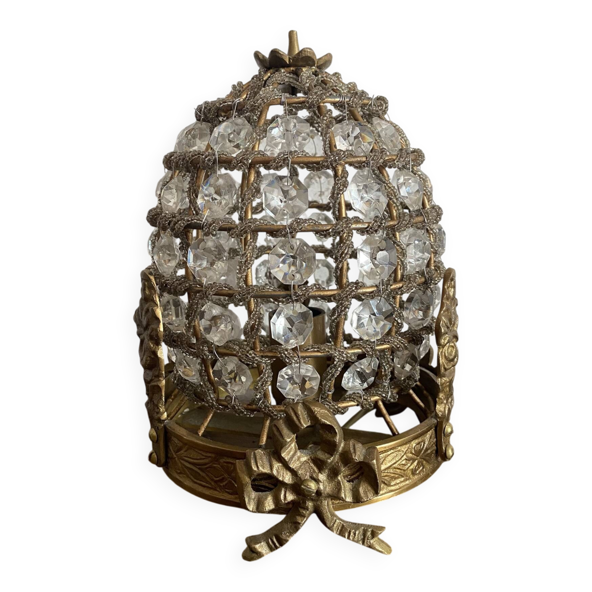 Table lamp in brass, beads and glass pendants