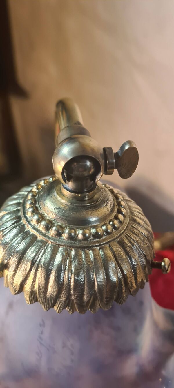 Lampe de table en bronze et tulipe signée Vianne, 1900