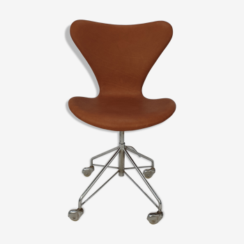 Arne Jacobsen 3117 swivel desk chair by Fritz Hansen, 1960