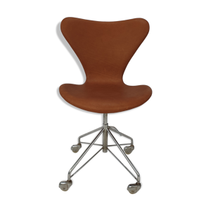 Chaise 3117 d'Arne Jacobsen
