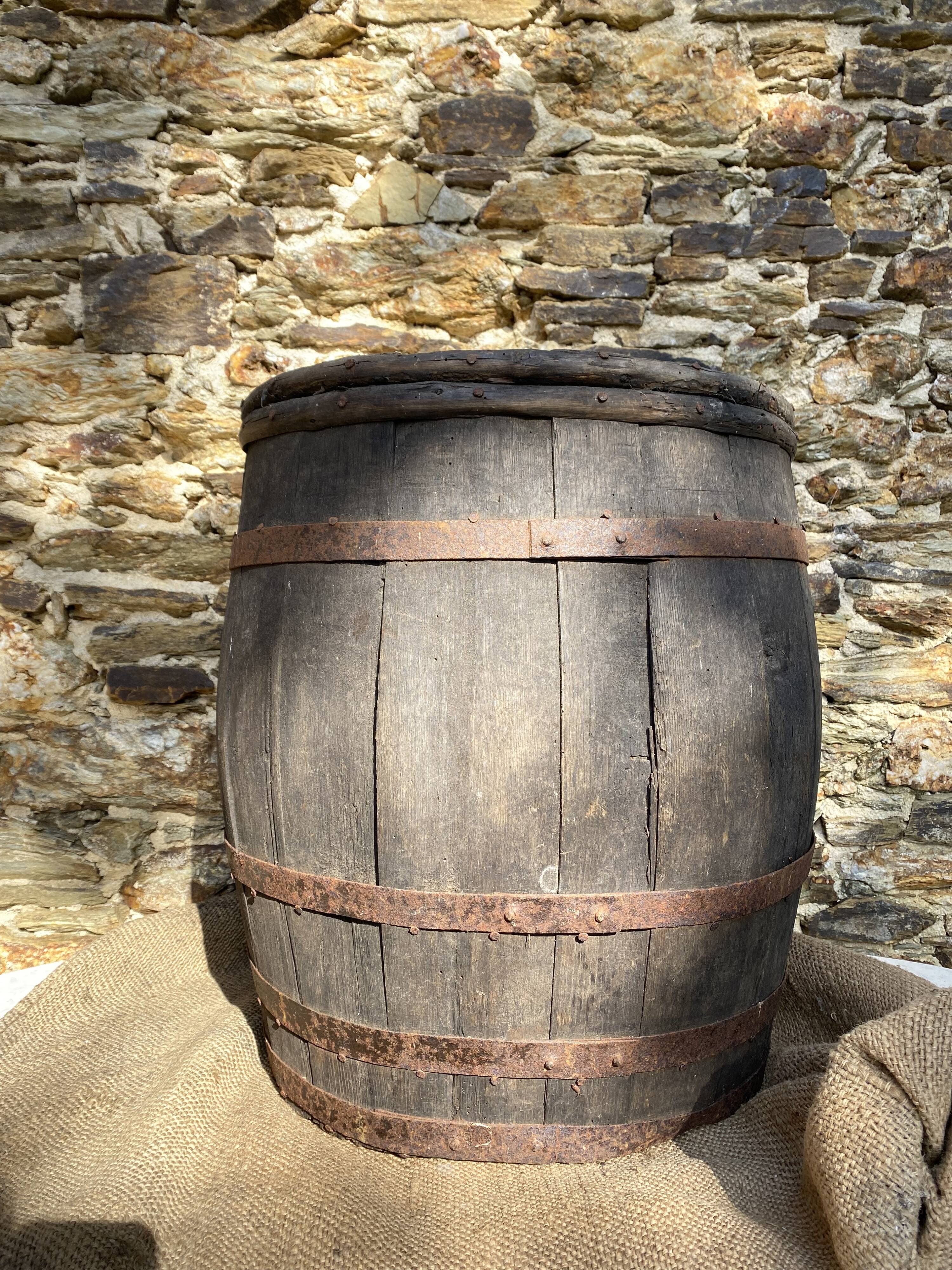 Harvest rack, wooden barrel