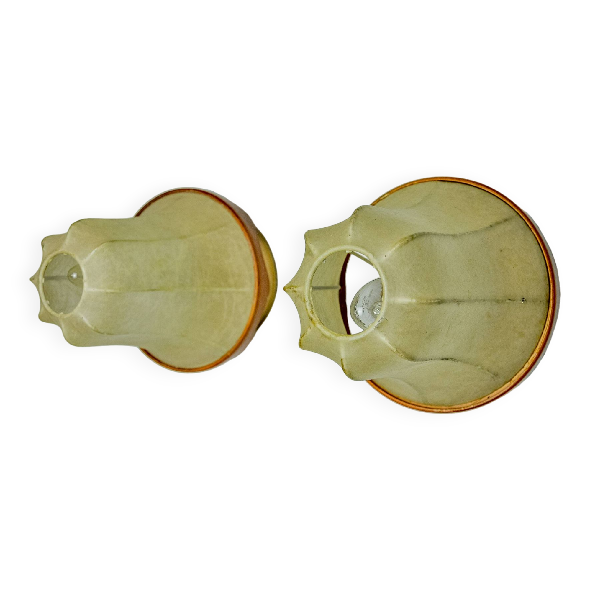 Pair of pear-shaped "cocoon" wall lights, resin and pine, Italy, 1970