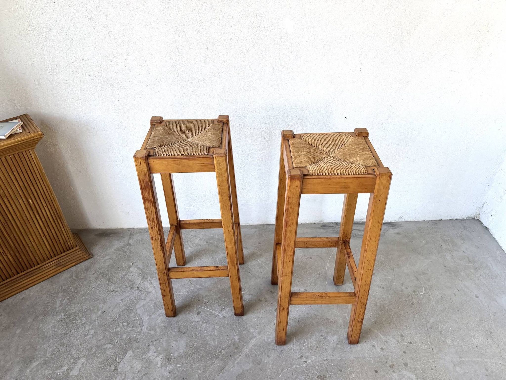 Pair of high stools in solid wood and woven straw Brutalist Style