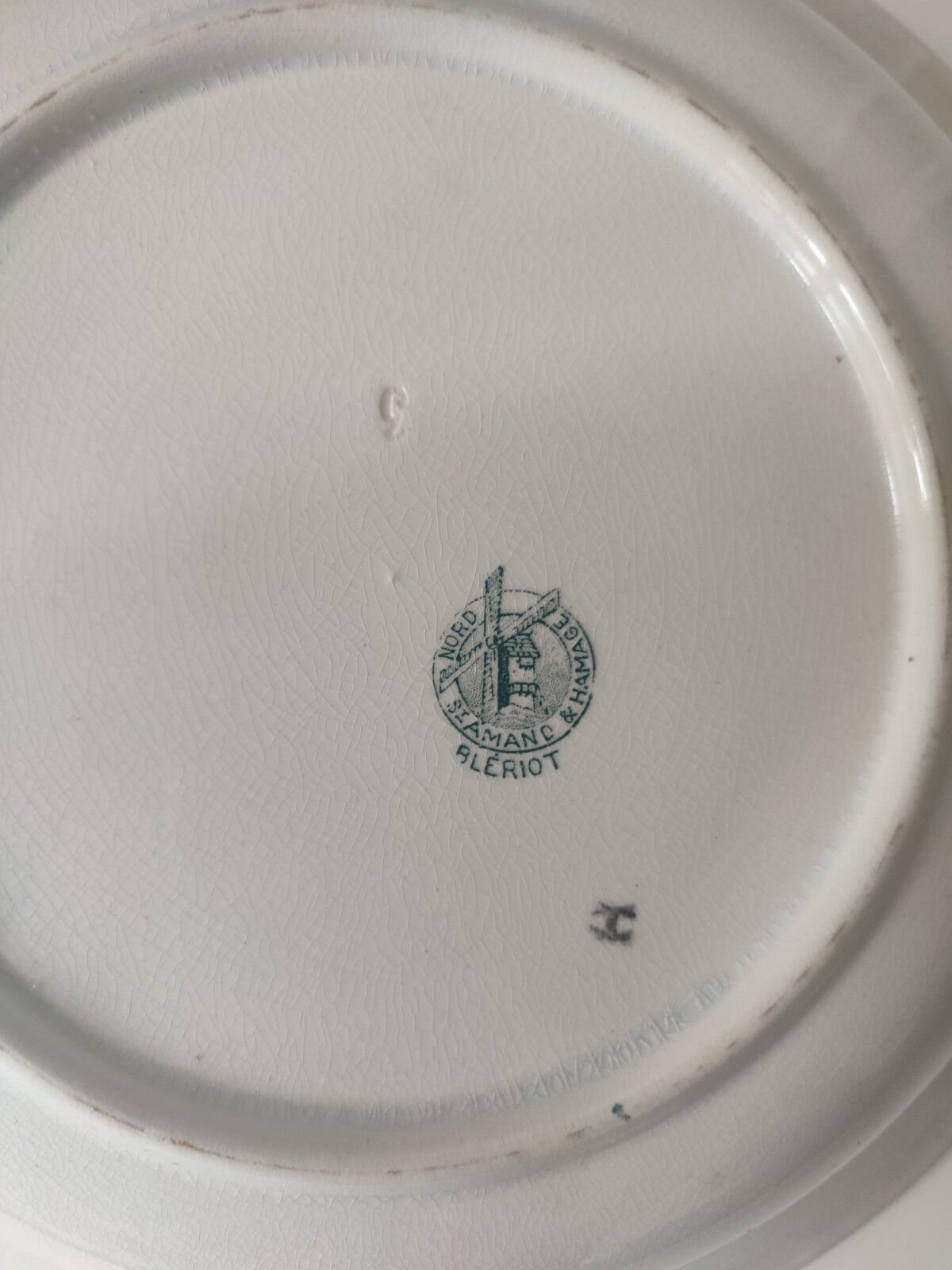 Hollow flat iron earth Saint Amand