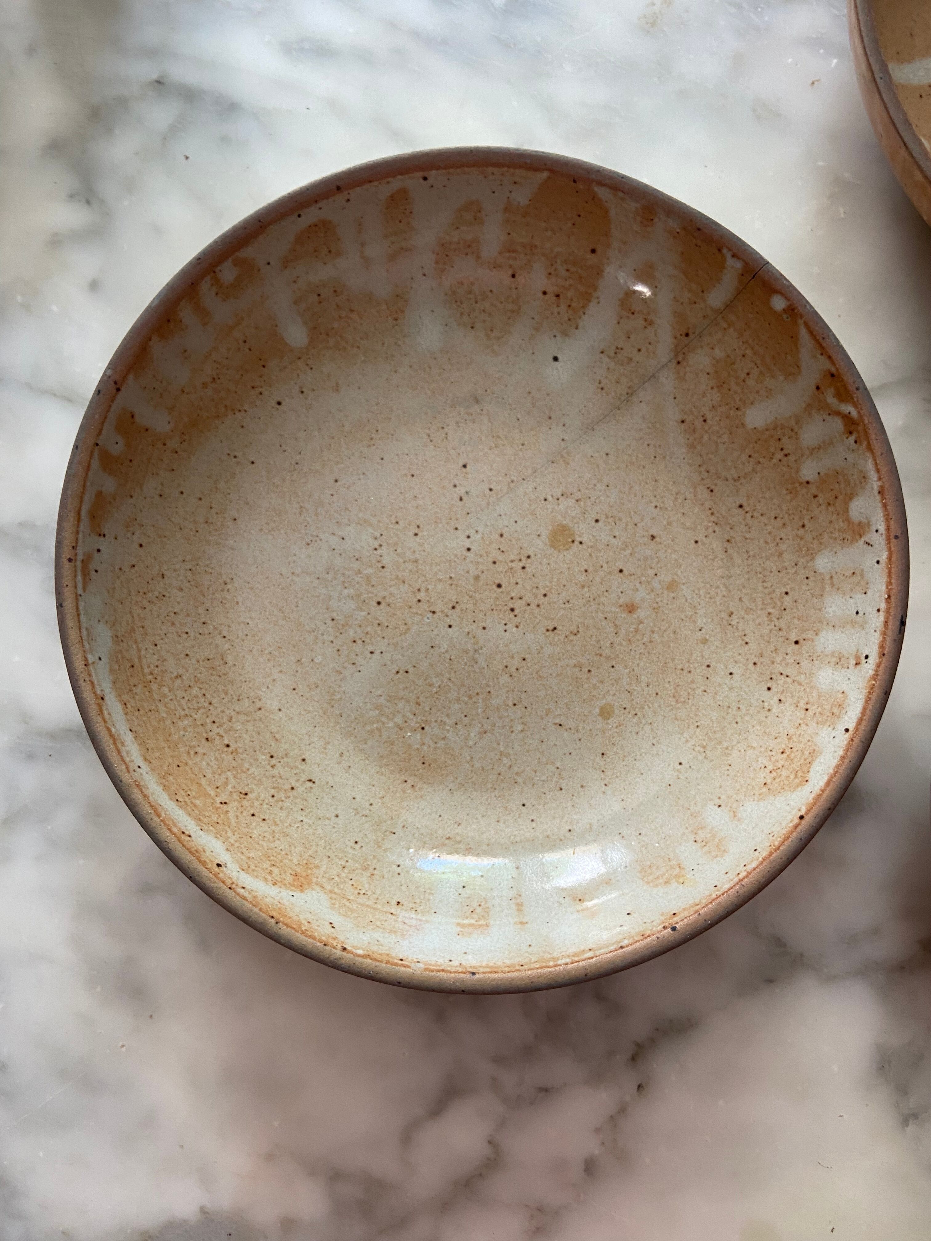 Series of 6 hollow plates in vintage sandstone