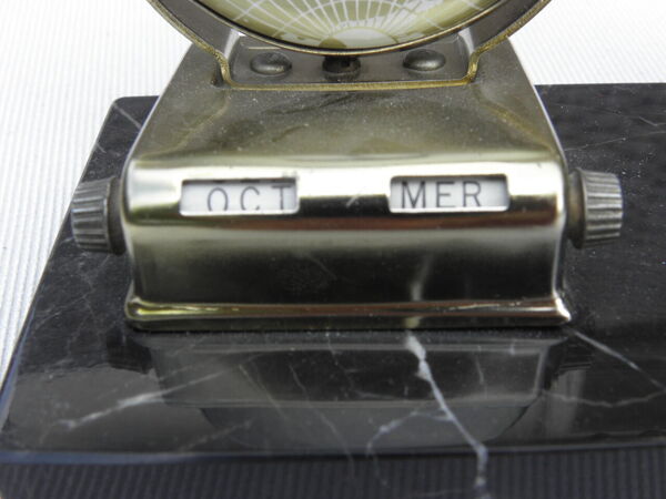 Calendrier perpétuel figurine cheval art déco en marbre