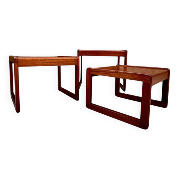 Tables gigognes en teck du milieu du siècle