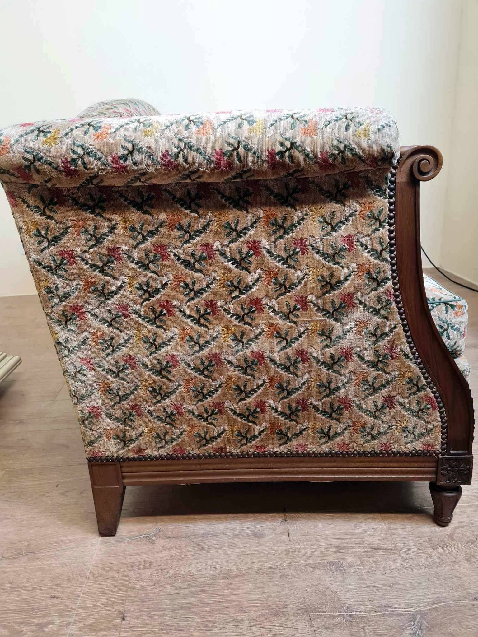 Louis XVI style bench circa 1900, geneva velvet tapestry with floral decorations