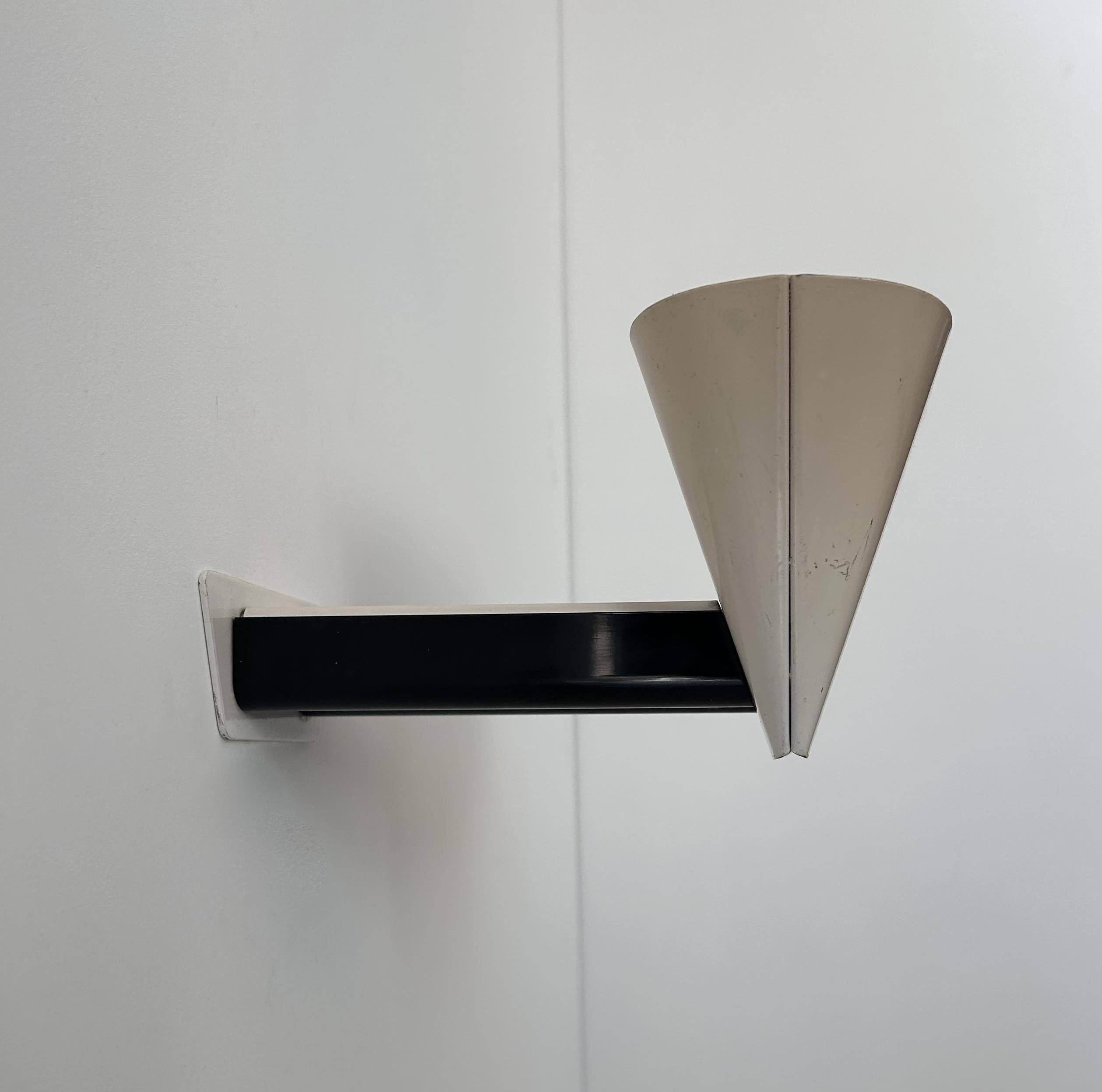 Vintage modernist wall lamp, cream and black lacquered metal, Italy 1970s