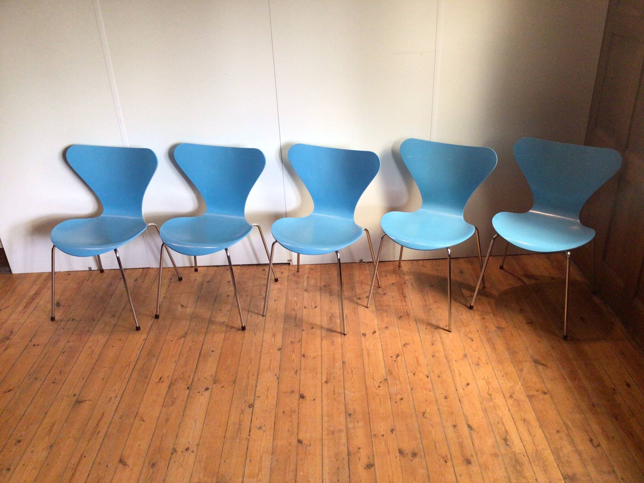 Fritz Hansen "series 7" butterfly chair