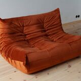 Canapé deux places Togo en velours orange ambré par Michel Ducaroy pour Ligne Roset, 1973