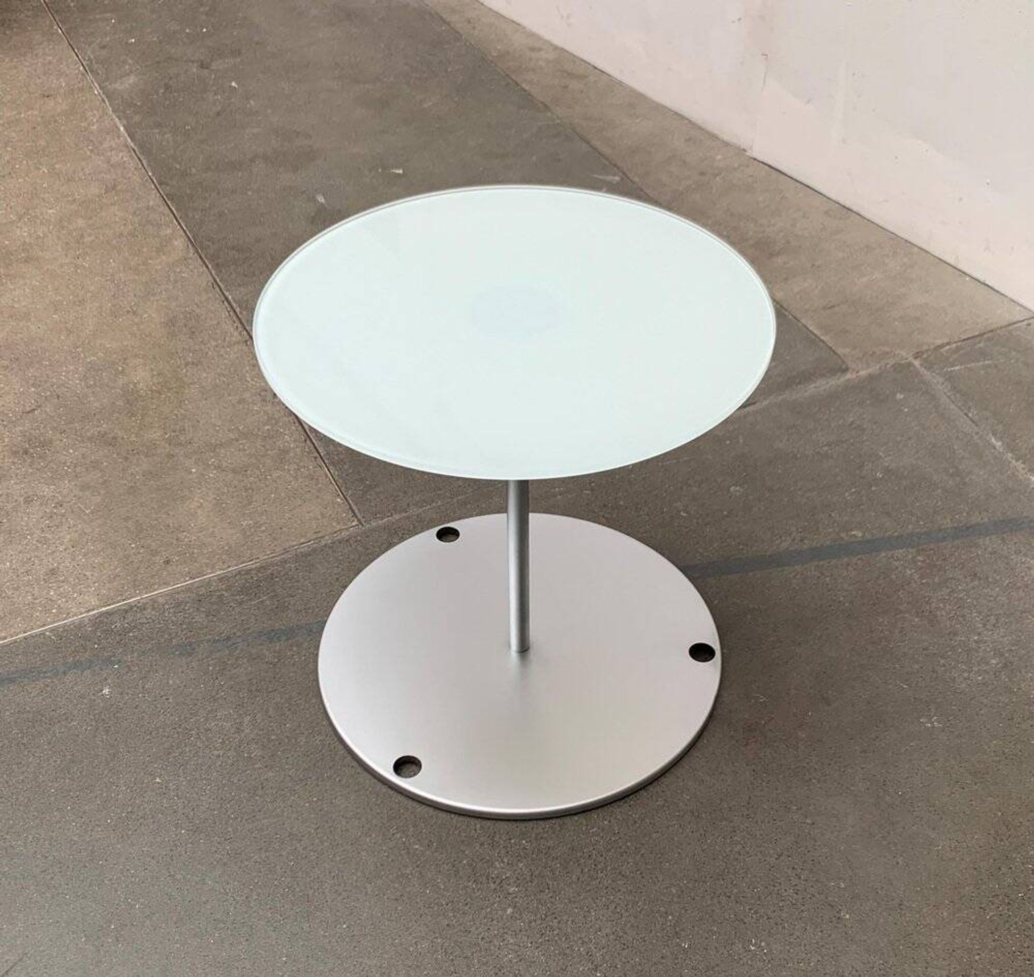 Table d'appoint de la série Drift allemande postmoderne par Walter Knoll, années 1990