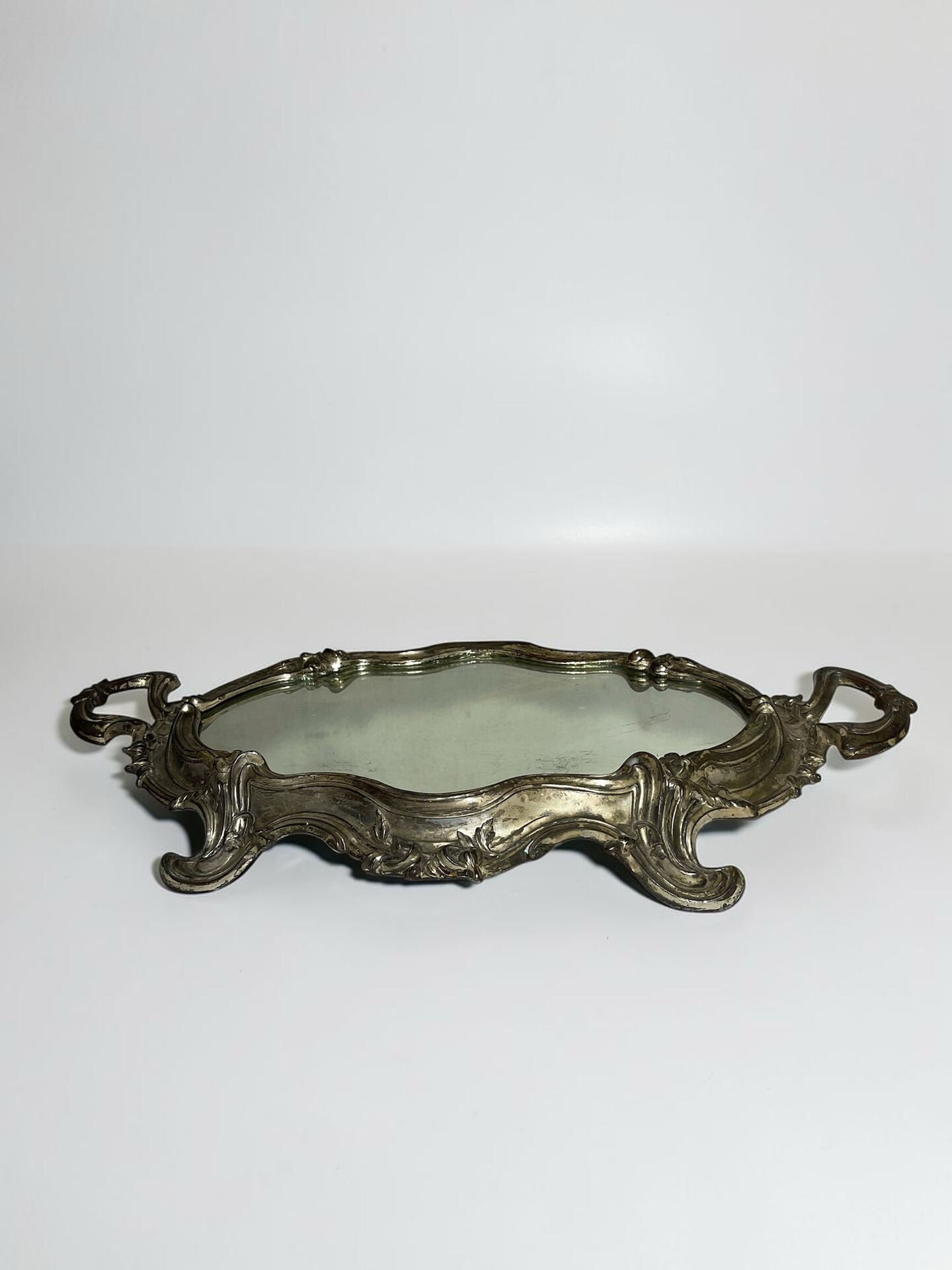 Antique mirror centrepiece, Louis XV style — Tray with handles,
