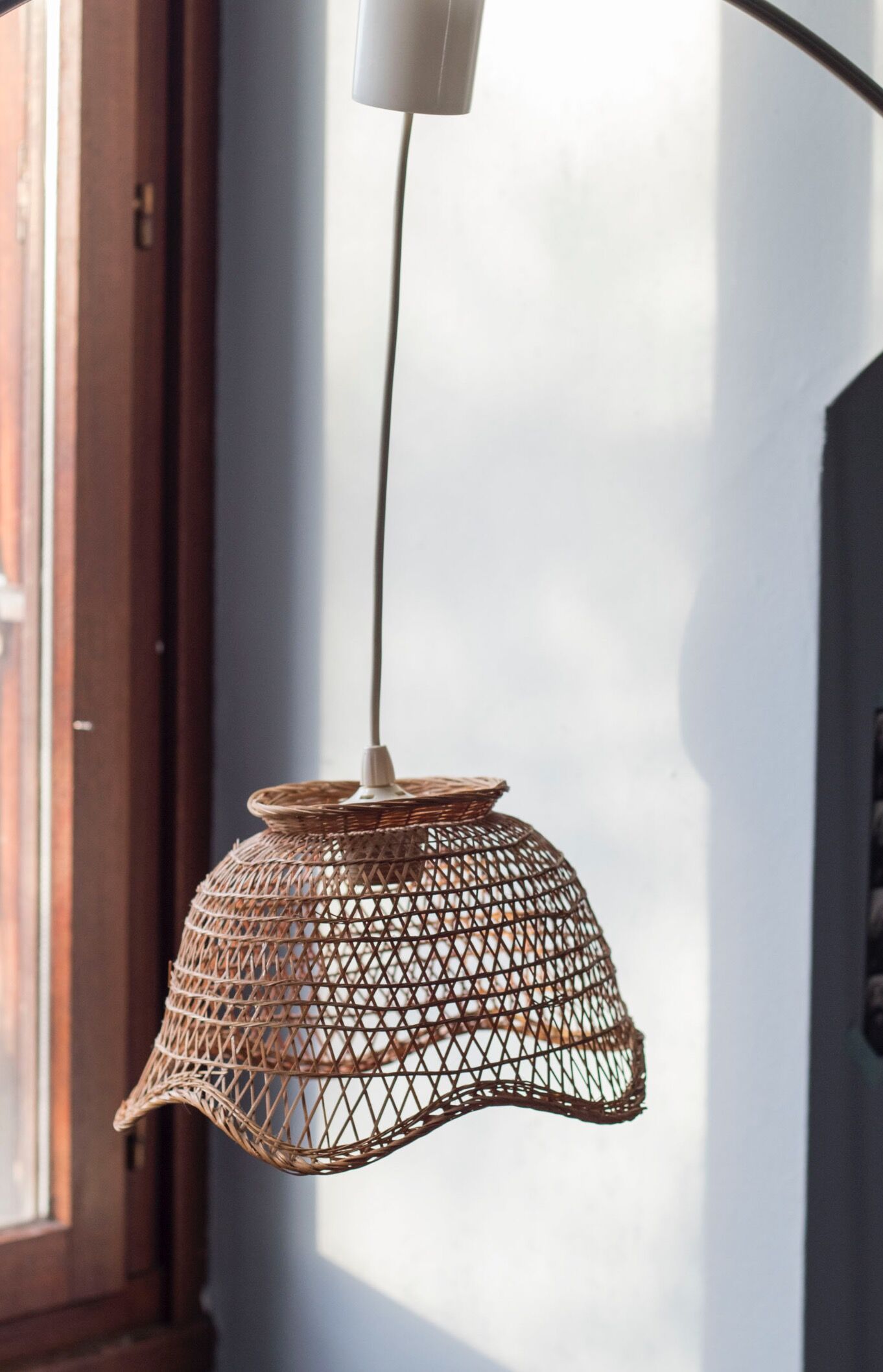 Suspension en osier vintage