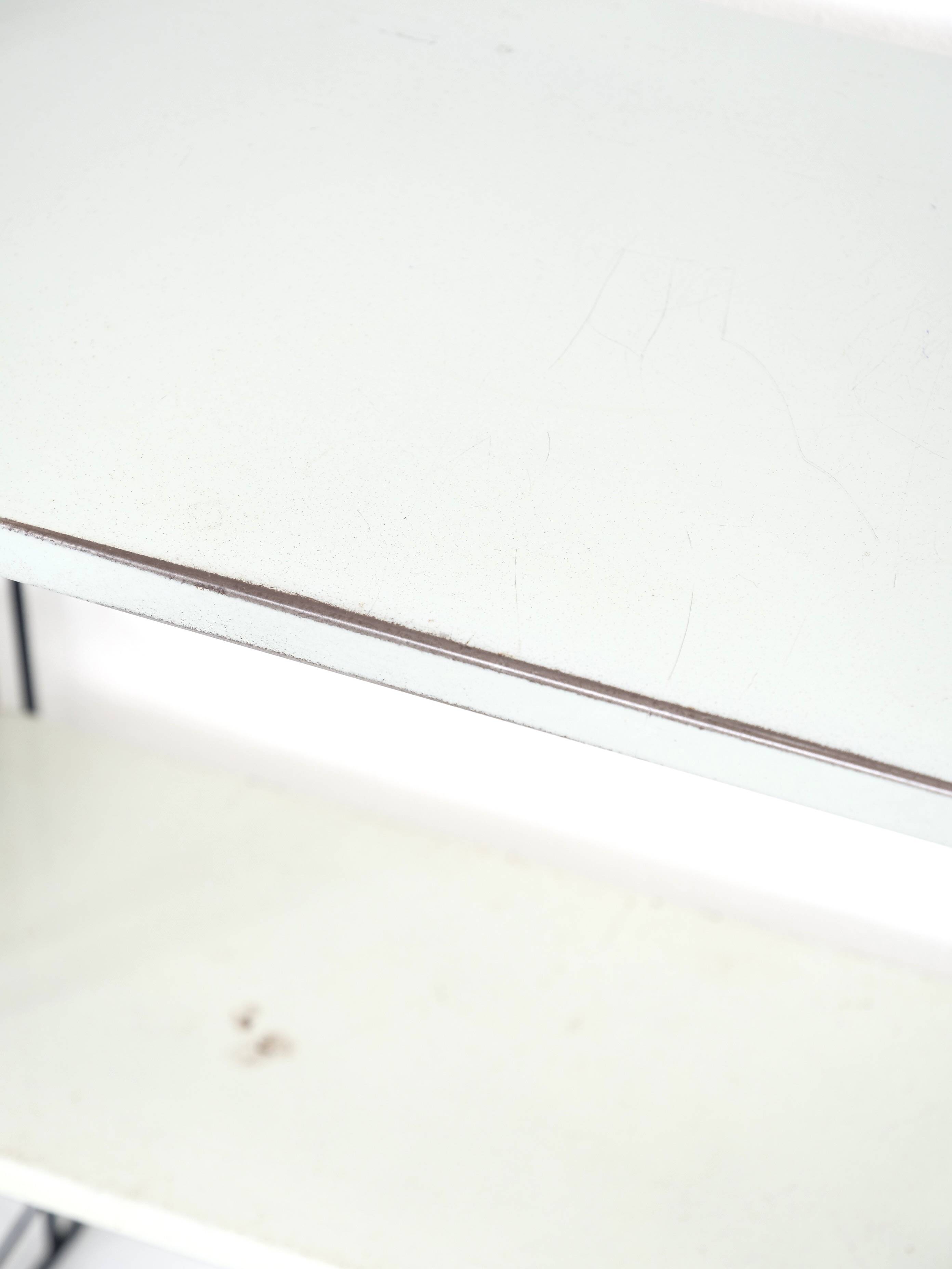 Tomado floor shelf in shades of gray