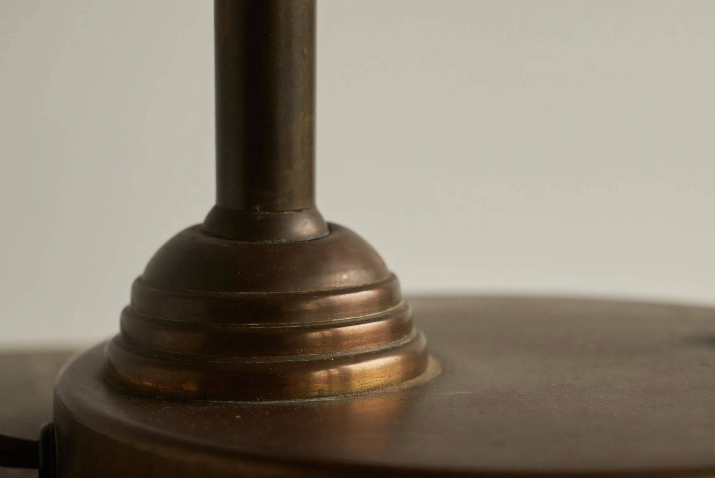 Art Deco table lamp in patinated brass from the 1930s.