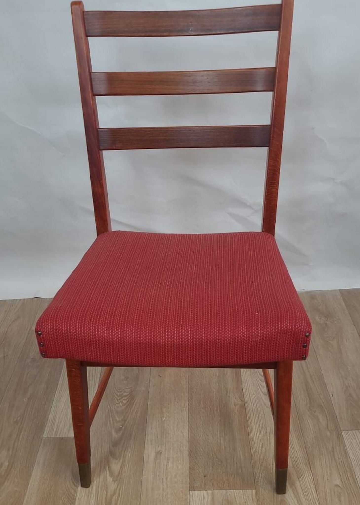 Lot de 4 chaises de salle à manger en teck – Fin XXe siècle
