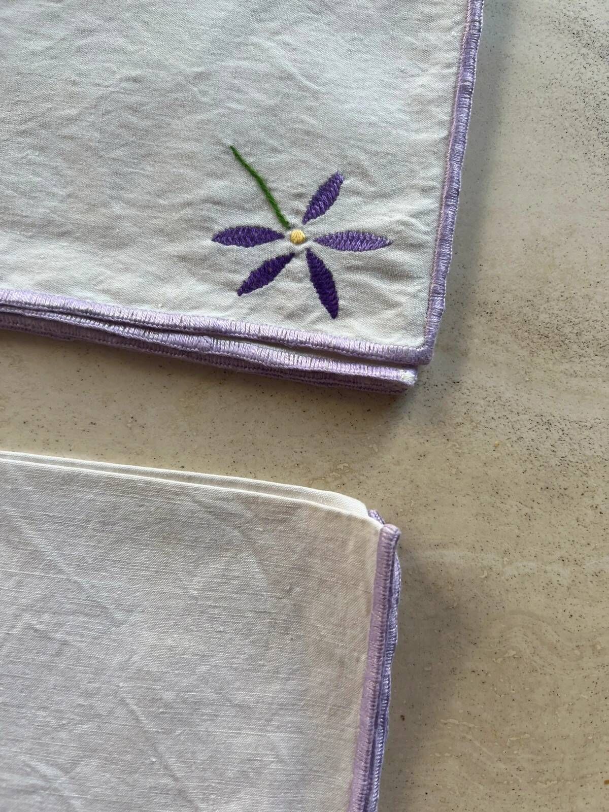 Embroidered flower napkins (set of 4)