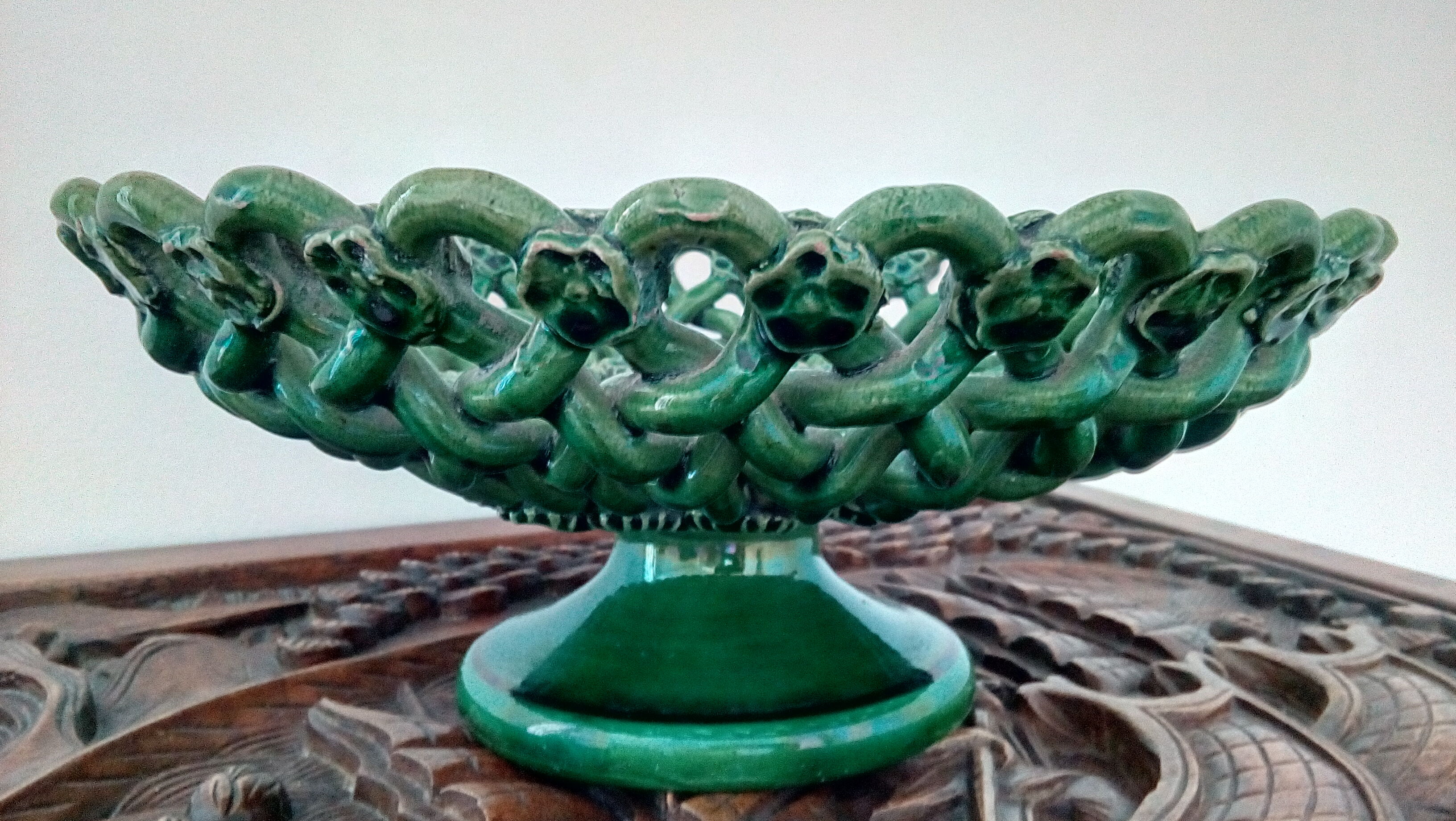 Pichon Uzès green ceramic empty-pocket braided cup