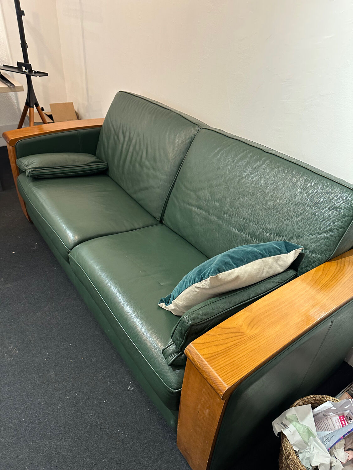 Leather canapé in Art Deco style designed by Jacques Leleu.