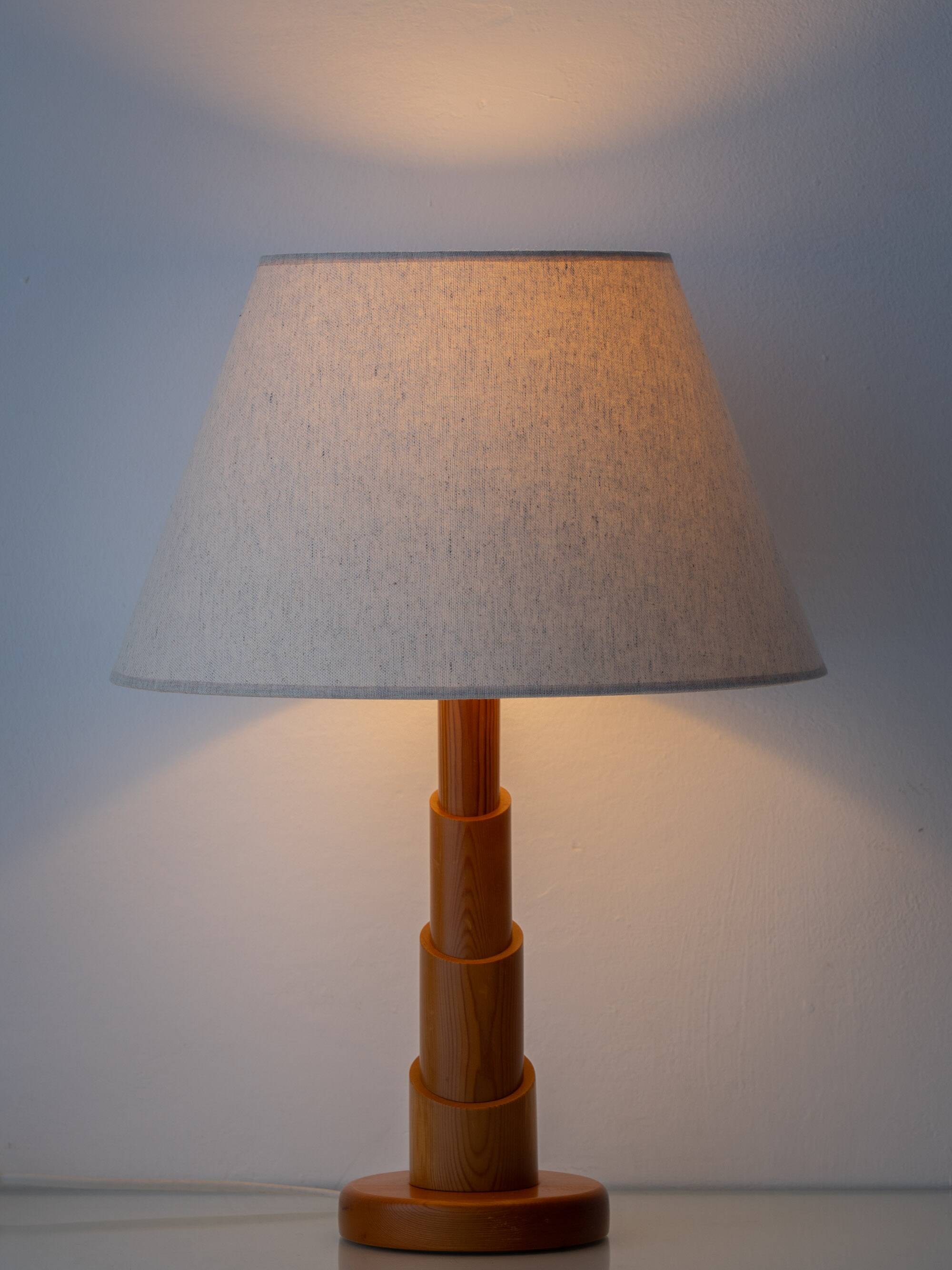 Scandinavian Modern Sculptural Solid Pine Table Lamp, circa 1970s