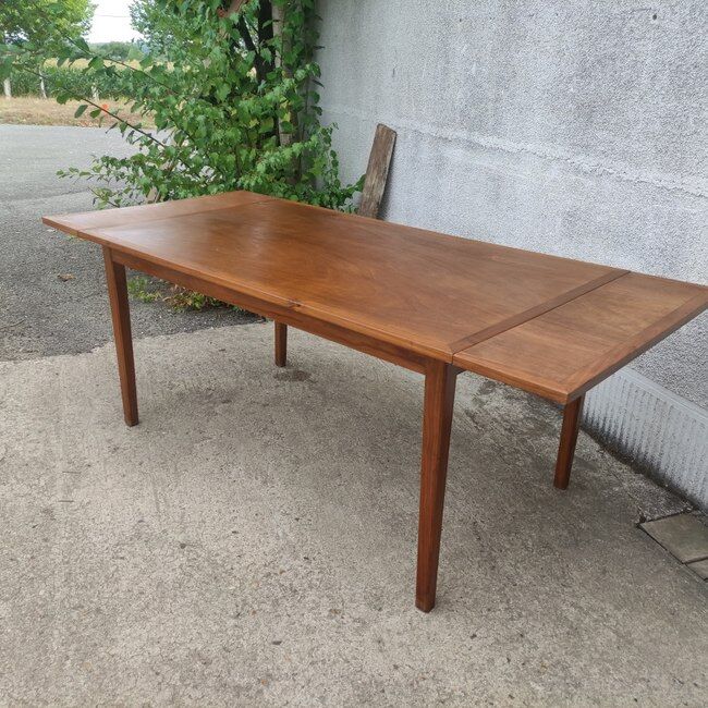 Dining room table with extensions