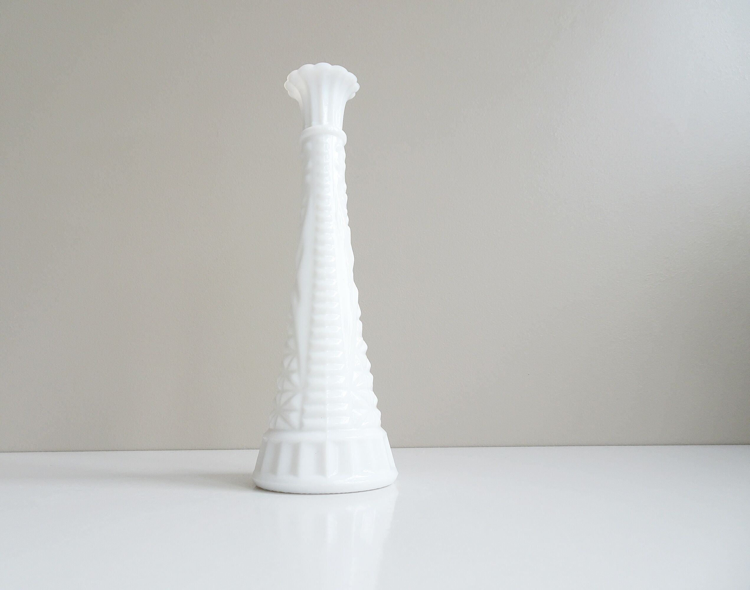 Soliflore en verre opalin