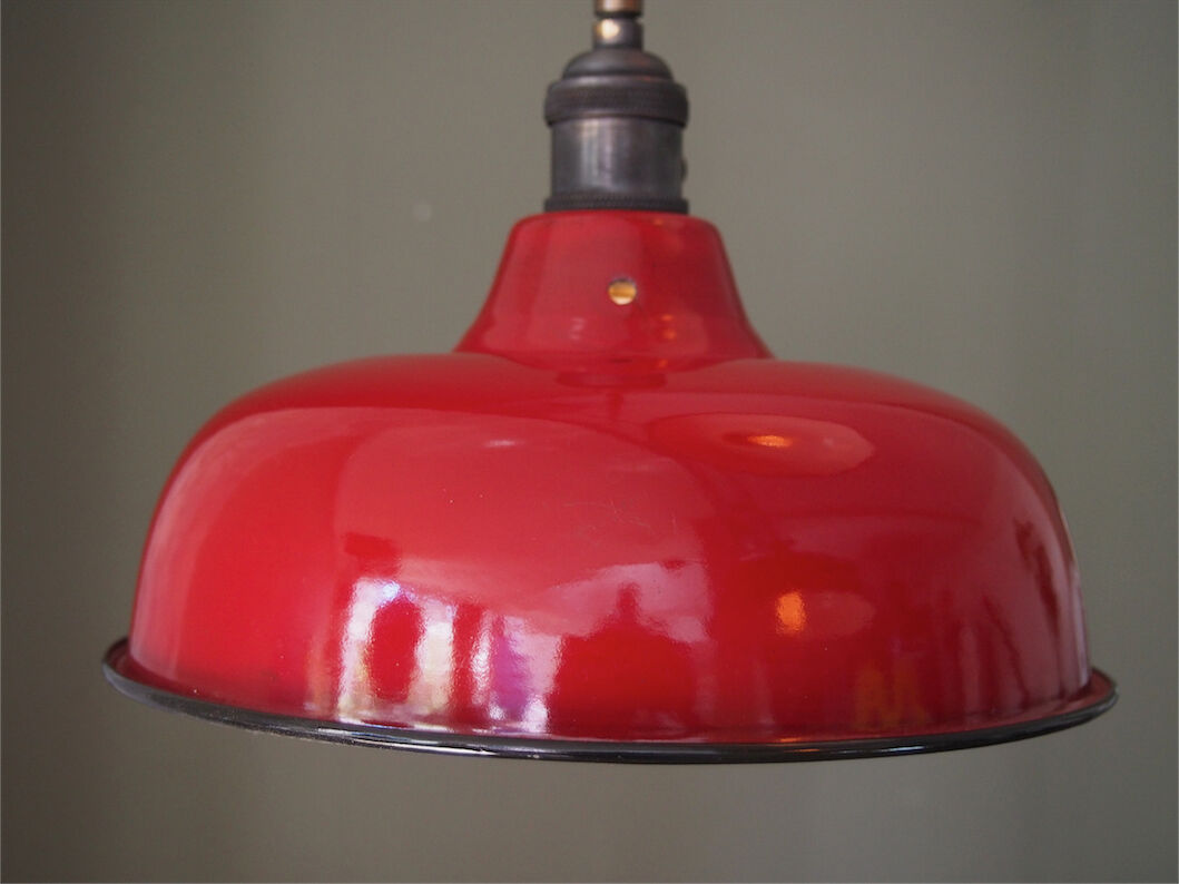 Day blind enamelled red industrial lamp