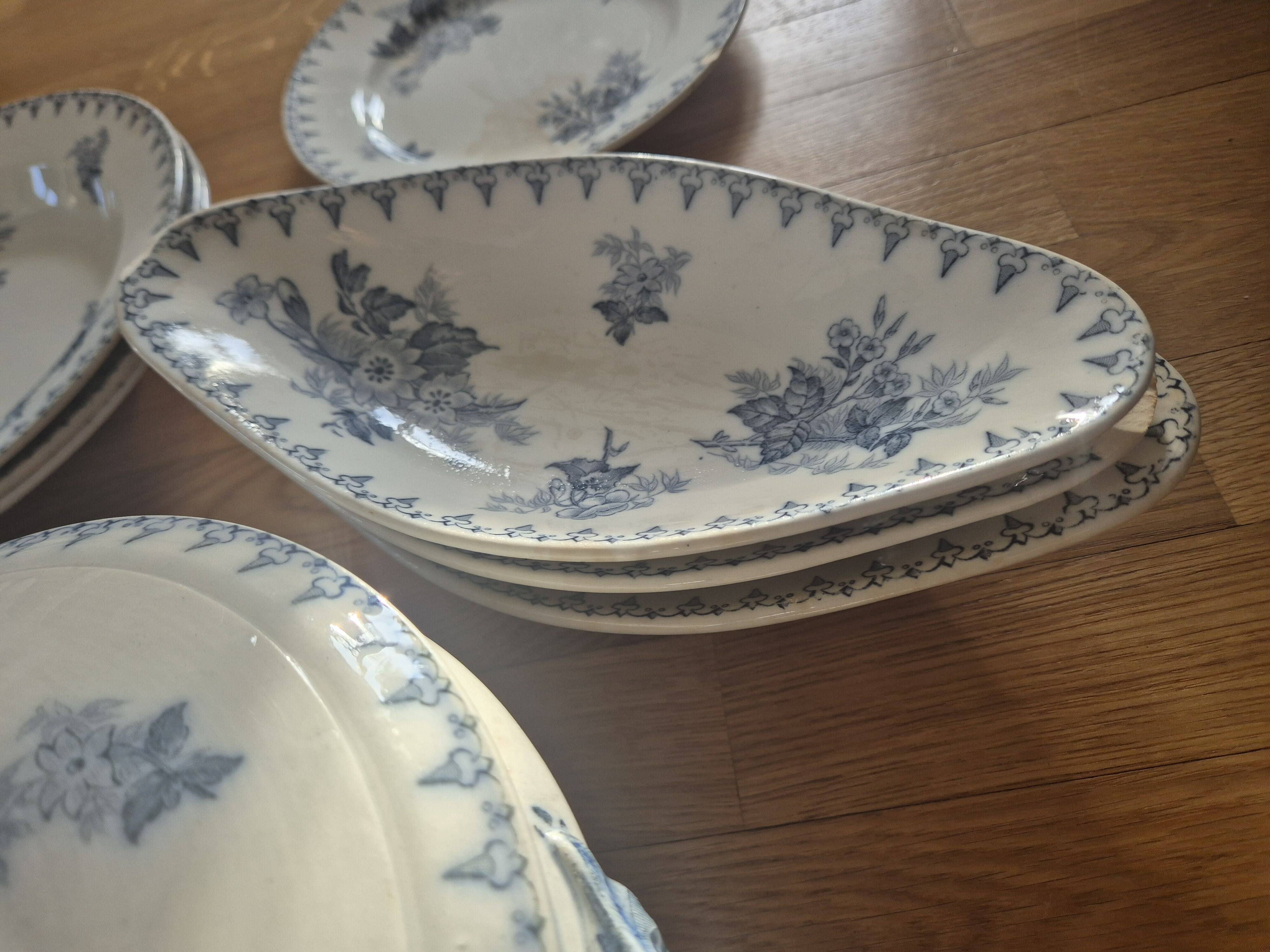 Antique table service Sarreguemines U&C Flore – 17 pieces