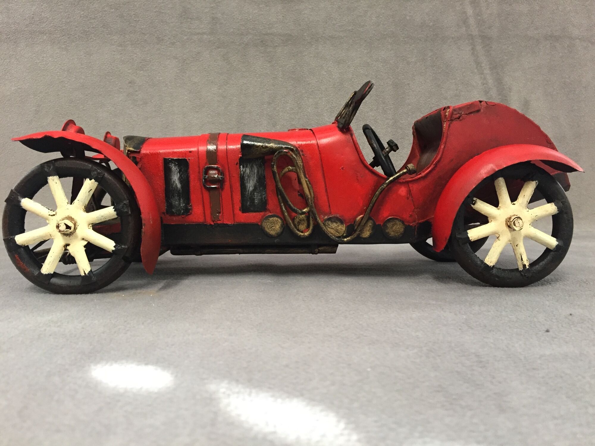 Model reproduction car bugatti 1920 metal tin collection