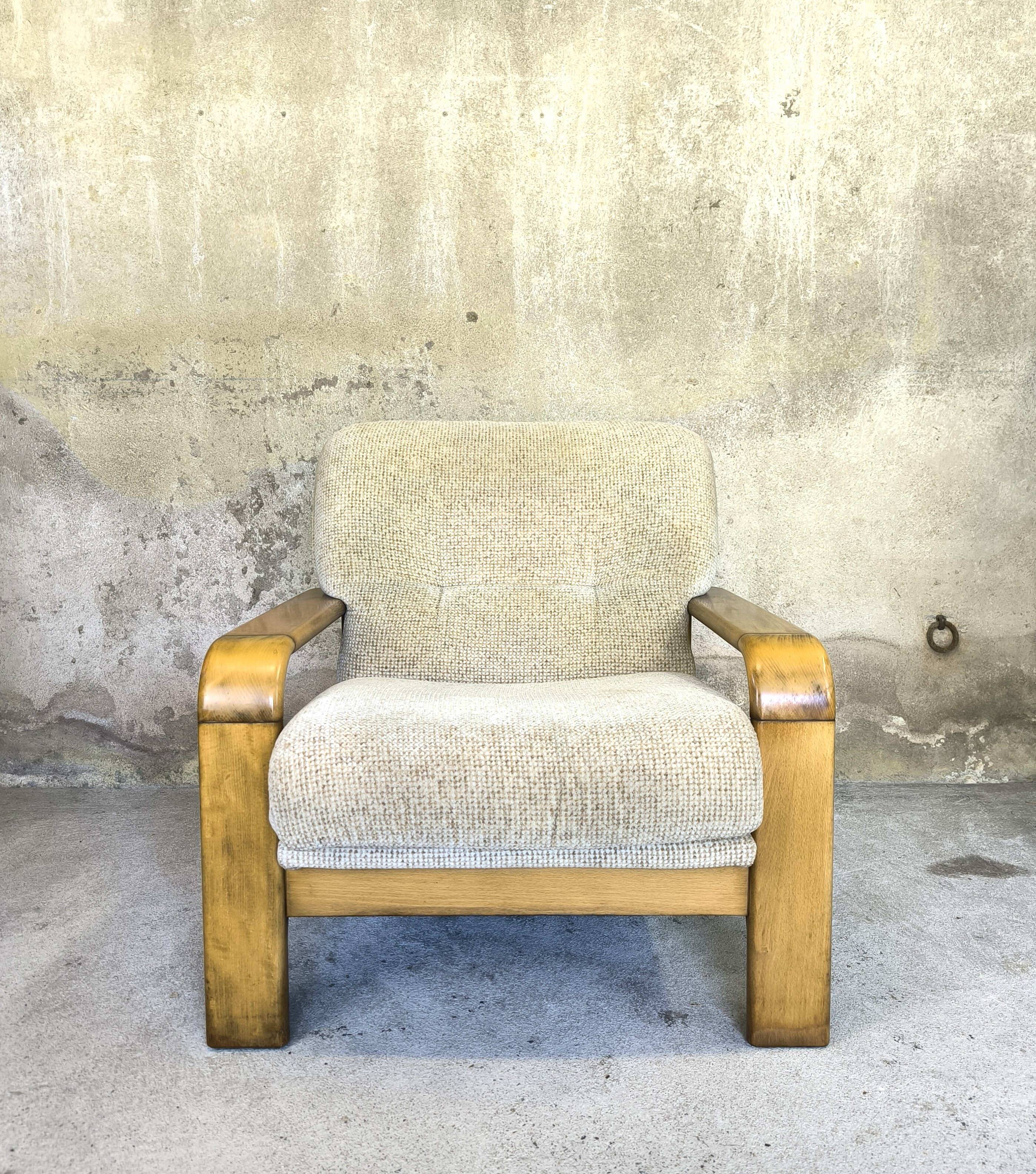 Fauteuil vintage en bois et laine