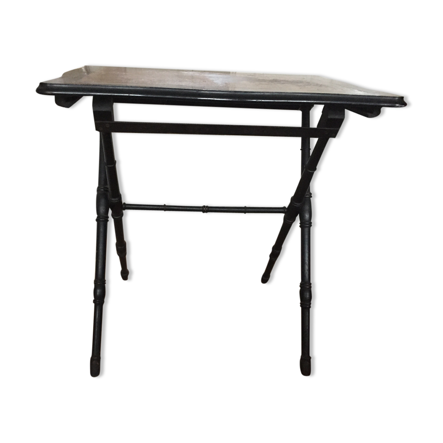Folding table
