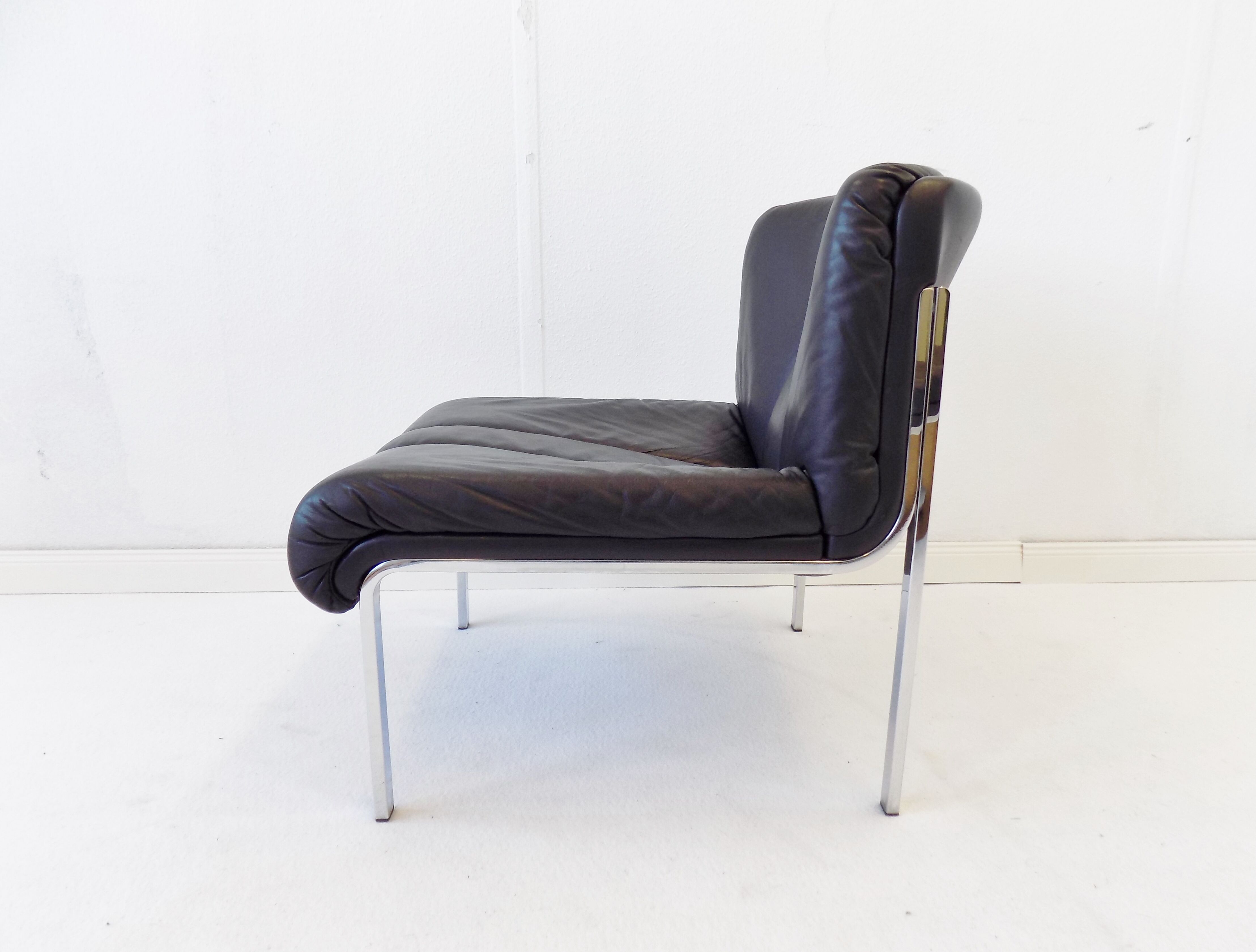 Girsberger Eurochair set of 2 black leather lounge chairs